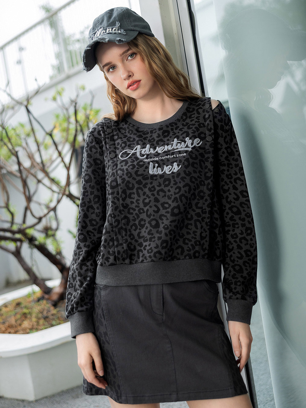 abito時髦豹紋刺繡上衣